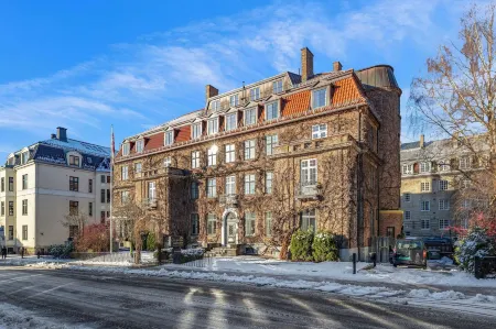 Home Hotel Gabelshus Отели рядом с достопримечательностью «Holmenkollen Chapel»