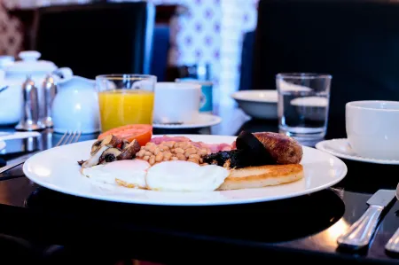 Rollestone Manor B&B and Restaurant Отели рядом с достопримечательностью «Стоунхендж»