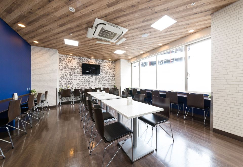 산코 인 욧카이치 에키마에