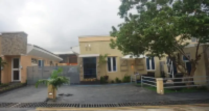 Premiership UK Suites Hotel di 