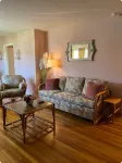 Betty's Place Charming 2-bedroom house in Oneonta with WiFi Close to Restaurants Hotels in Oneonta