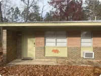 Dino Den - Charming 1-bedroom apartment in Oneonta with WiFi, AC