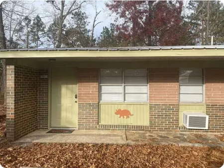 Dino Den - Charming 1-bedroom apartment in Oneonta with WiFi, AC Отели в г. Онеонта