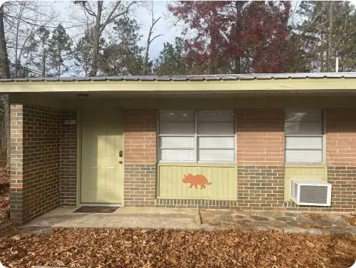 Dino Den - Charming 1-bedroom apartment in Oneonta with WiFi, AC Hotels in Oneonta