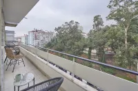 Light Apartment W/ Balcony Apartment by TimeCooler Hotel a Amadora