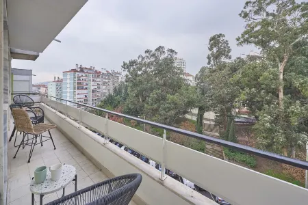 Light Apartment W/ Balcony Apartment by TimeCooler Отели в г. Алфражиде