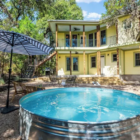 Urban Cowboy Villas - Heart of 704