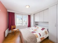 Apartment with Frontal Sea-Views