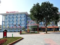 Khách sạn Duy Tân Vinh Các khách sạn gần Quảng trường Hồ Chí Minh