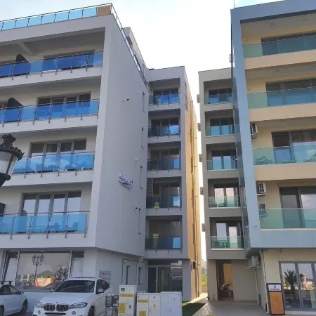 Wave 1 Promenada Apartments