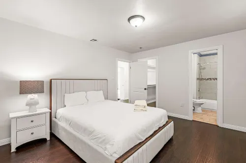 Spacious Retreat w Large Kitchen Outdoor Patio Hotels in East Pasadena