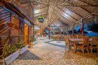 Glamping EcoLodge Cueva de Las Aguilas Hotels in Pedernales