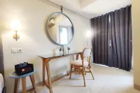 Elegant and Homey Studio at Marquis de Lafayette Apartment - مطابخ