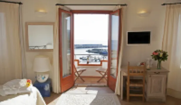 BUE Marino Hotel & Rooftop Bar