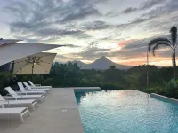 Serene Hills Hotel di San Carlos