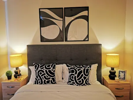 House - Sleeps up to 10 & Free Parking Отели рядом с достопримечательностью «Severndroog Castle»