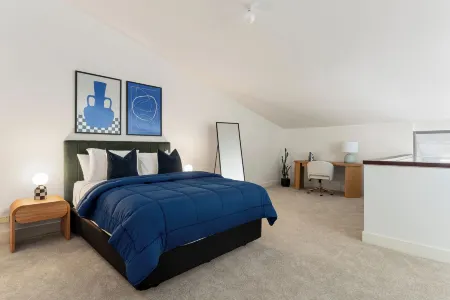 Crown Street Apartments by Urban Rest Отели рядом с достопримечательностью «Парк Хармони»