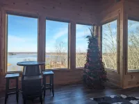 Smoky Lake Retreat 3 Bedroom Cabin by Redawning Hotels in Jefferson County