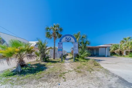 Paradise by the Pier 2 Bedroom Home by RedAwning