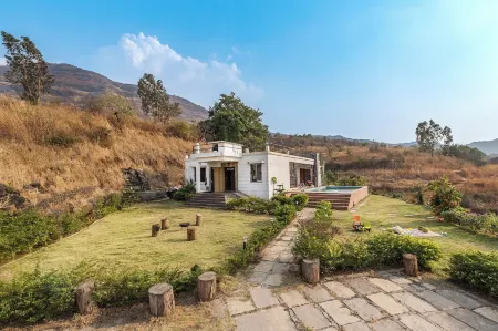 Cosmicstays The Sundowner Отели в г. Кадад