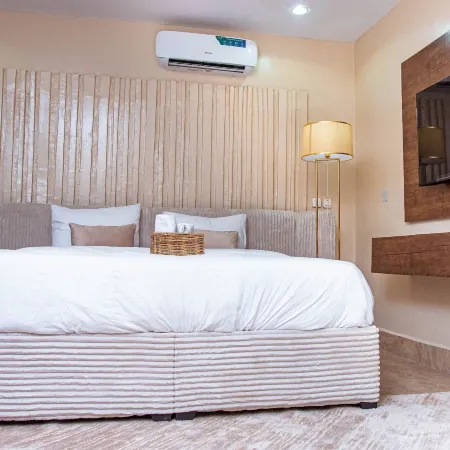 TM Luxe Stays Apartment