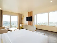 โรงแรม บลูม - โดนา พอลา โรงแรมในปณชี