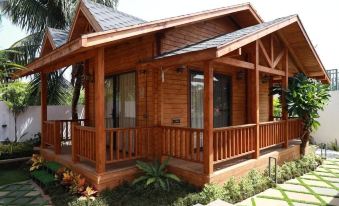 Foxoso Aaristo Baga Beach Resort