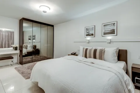 Black Pearl Apartment Hotel