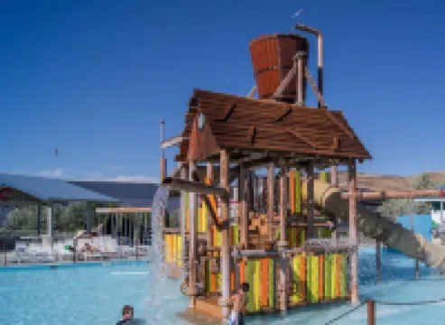 New Upscale 1BR Stay with Mini Golf, Sauna & Heated Pool