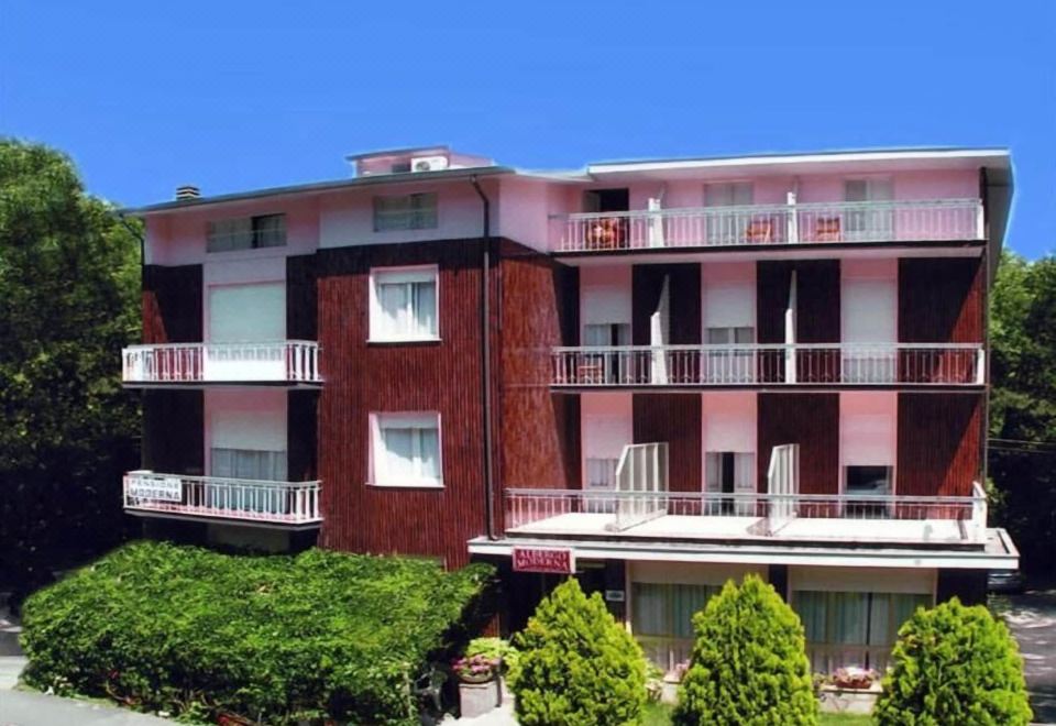 Albergo Moderna - Housity