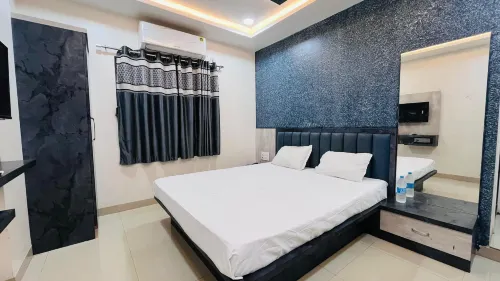 Shri Nath Hotel Hotels in Waluj Bk.