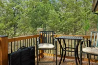 Tranquil Retreat - Hot Tub, Sauna, WiFi, Fire Pit, Grill Hotel di Berkeley Springs