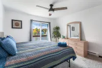 Lakefront Retreat - Cozy Fireplace, Lake View, Dock & Kayaks