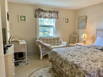 Hyannis Port Cottage with Ocean Views and Access to 3 Beautiful Ocean Beaches! Hotels near Cape bloom