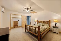 Cozy 3-bedroom cabin in Dahlonega with a vibrant Game Room!