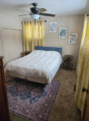 Four Seasons Lake House Between Marquette and Houghton: Paradise on Petticoat!