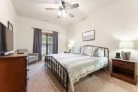 Holiday Villa Near Sdc, Lake, Fish Hatchery, Plus Ledgestone Golf Course on Site