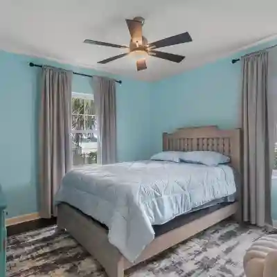 Private lakefront retreat Rooms