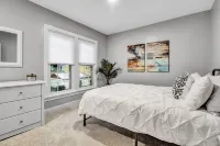 Fully renovated house in a highly walkable neighborhood; close to all!