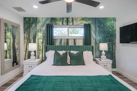 Luxe Oasis! Heated Pool, Spa, Theater, Game room, Sauna & Gym!