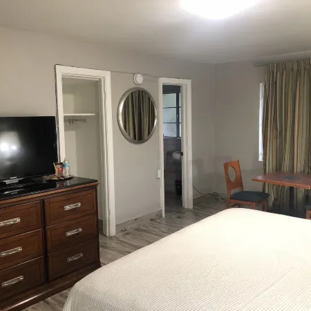 Bay Breeze Inn