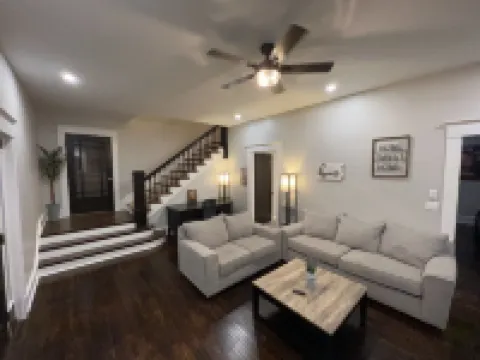 Homestay on Main by Twin Lakes Creamery Hotels in Grayson County