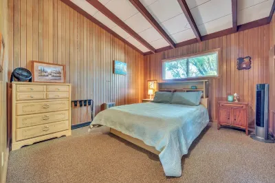 Wake up on West Lake. Classic Cabin Retreat! Family Friendly with your own dock. Hotels near Emerson Bay State Recreation Area