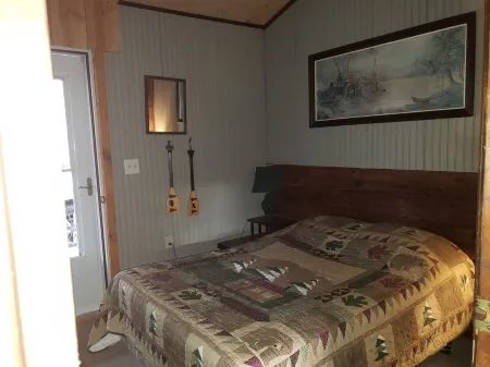 Affordable cabin near Raystown Lake, minutes from Seven Points & Allegrippas Tr