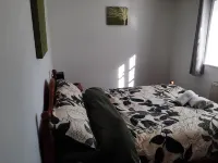 Cozy Courtyard Apt Explore & Relax Free Parking