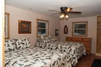 Cozy 2-bedroom house with WiFi in Paradise near restaurants and attractions