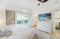 Beachside Luxury Private Townhome w/ Pool, Elevator, Ocean and Marina Views