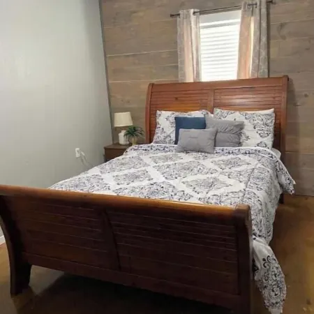 Bison Hall 2, no cleaning fee, 1 block from Harding