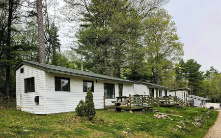 Mazinaw Lakeside RV Park & Campground Отели в г. Леннокс энд Аддингтон Каунти