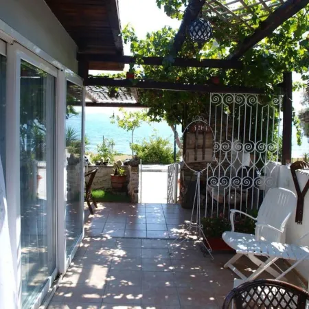 Alonaki Seafront Cottage